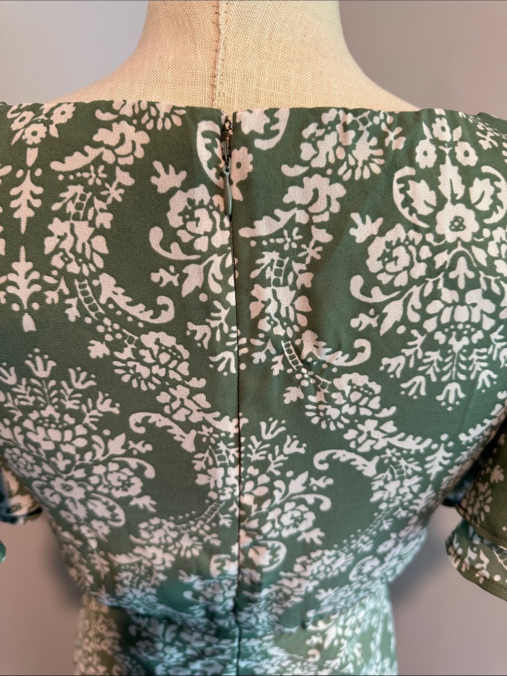 ABERCROMBIE & FITCH Ruffle Sleeve Maxi Dress Green SIZE MEDIUM EUC LIKE NEW - Picture 4 of 7